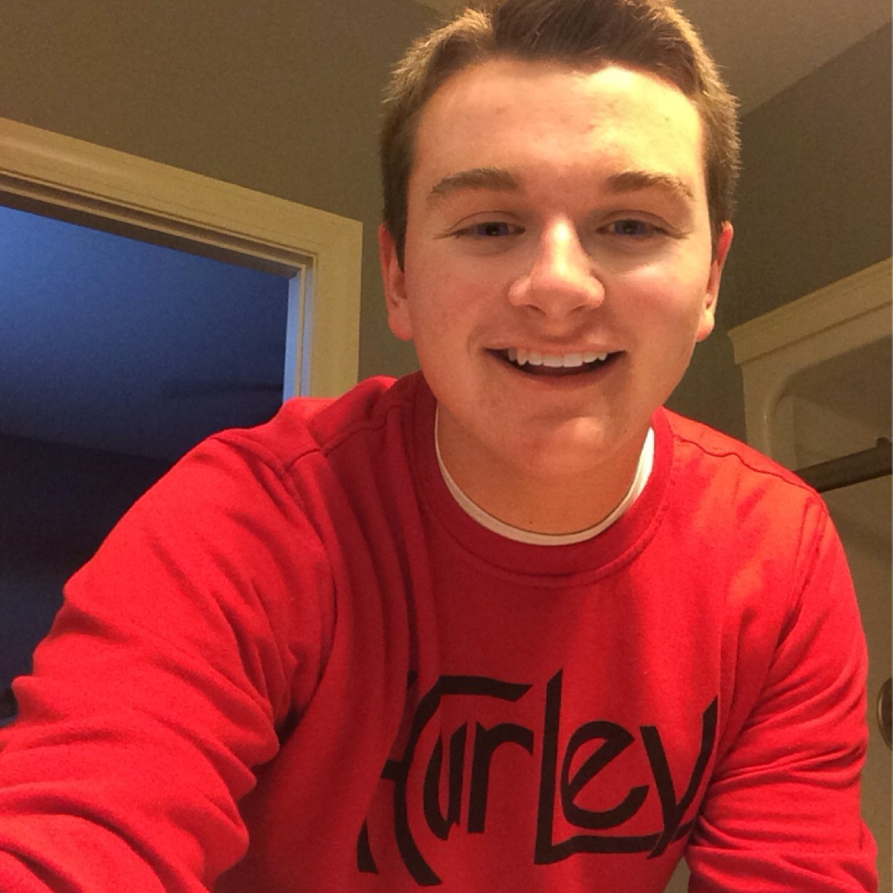 Pinkfanlife's profile picture. It feels better biting down . . .