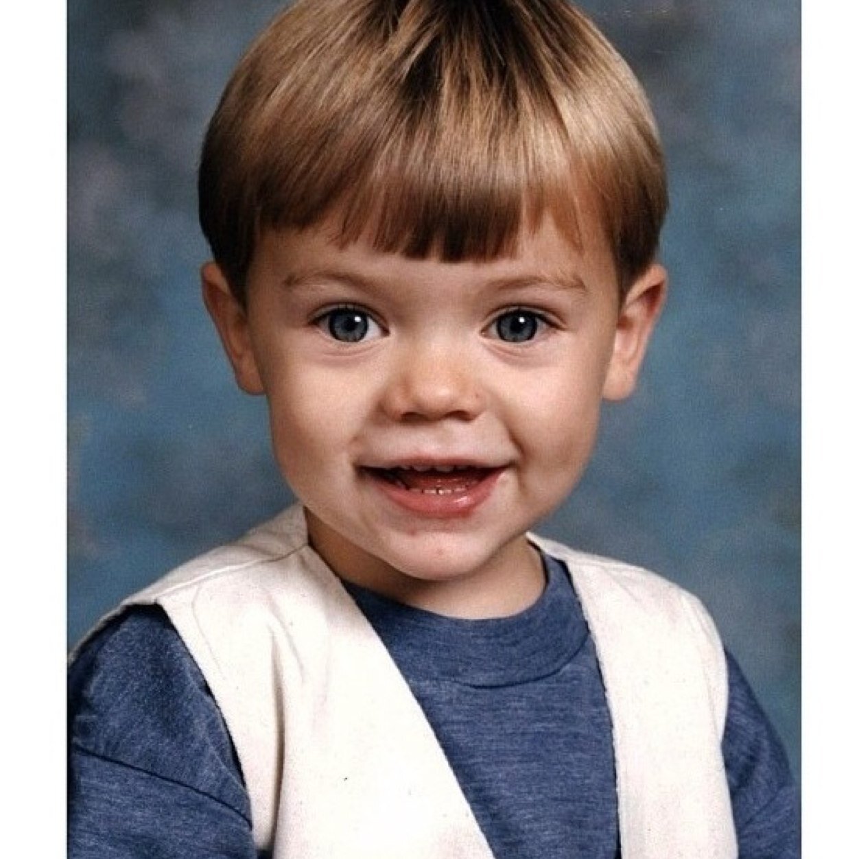 PLEASE FOLLOW @rlly_harry SHE WILL FOLLOW BACK IF YOU ASKKKK TYSM ILY