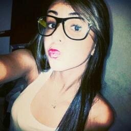não sou perfeita tenho meus defeitos e são eles q me tornam única.                                                 
Te segue