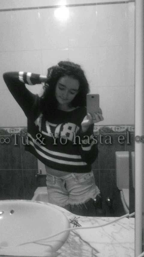 ∞Si vas a la nevera y encuentras un tomate,
acuérdate de tu amiga que esta loca de remate∞