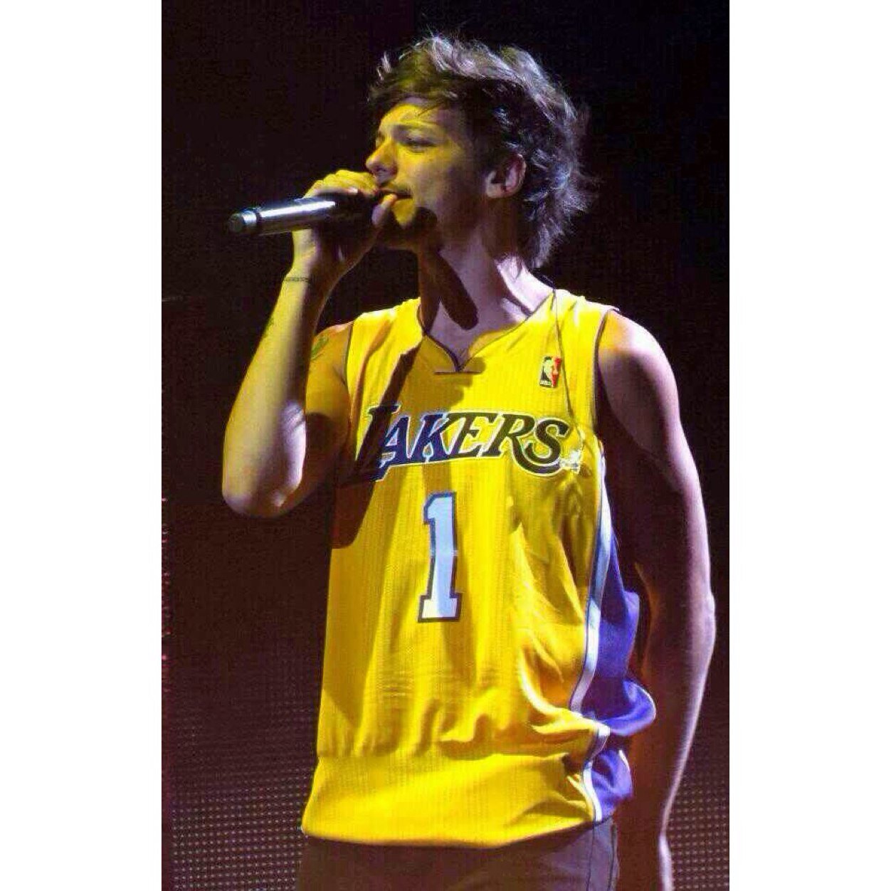 HI I JUST GAVE YOU A FREE FOLLOW CAN YOU PLEASEE NOW FOLLOW @FANTASTICNOURRY PLEASSE THANKS ILY