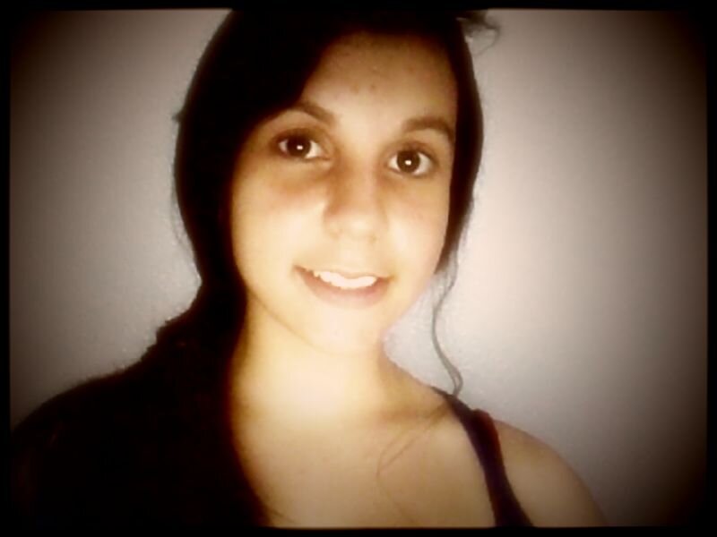 é feia, a são 13 anos de amizade acho que ja deu tempo da gente se conhecer kk, to cntg pra tudo! te amo / @_1Estranged