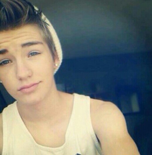 RobMill96's profile picture. 18, Music and Food are my life.