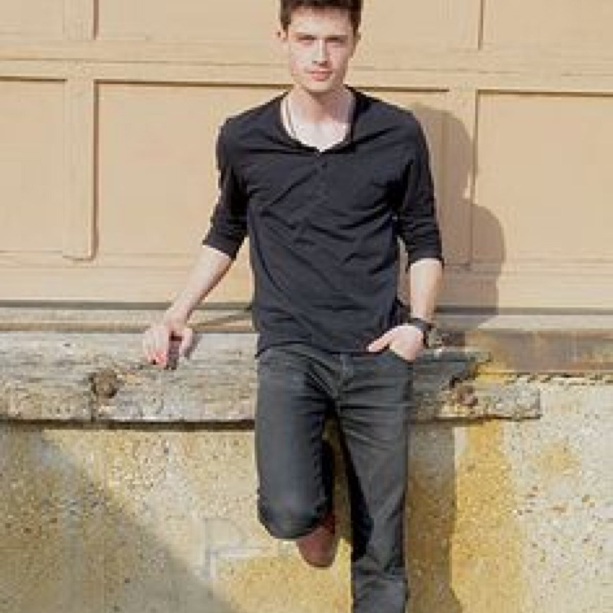 LethalHalfBro's profile picture. In a relationship with my right hand.