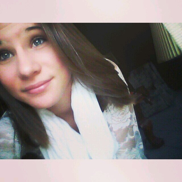 Newsomee ✌
Taken 12032013 
RIP momma 06192012 ❤