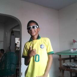 amo futbol e tenho sonho de ser jogador
