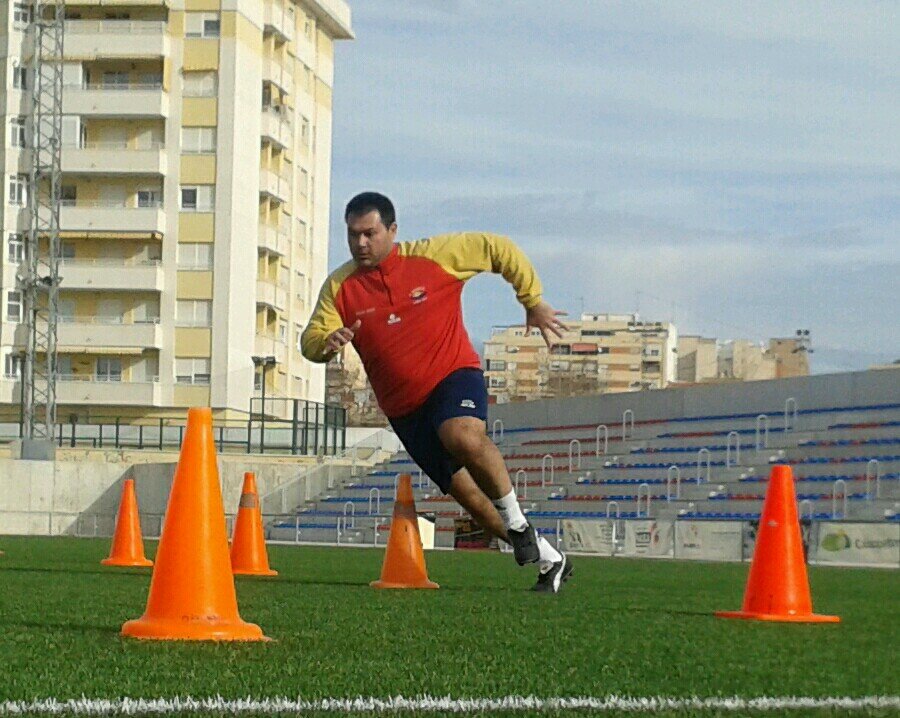 Árbitro e informador de la FFCV, apasionado del deporte en general.
Educar y enseñar desde el arbitraje.
