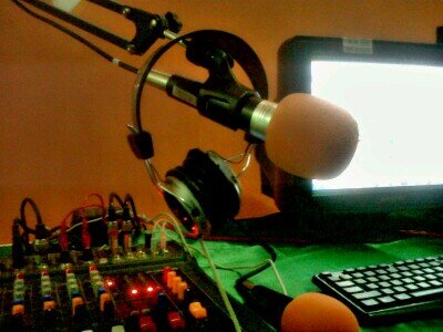 Broadcast Radio yang dipancarluaskan dari lantai 2 SMK Negeri 3 Parepare. 89.90 FM
