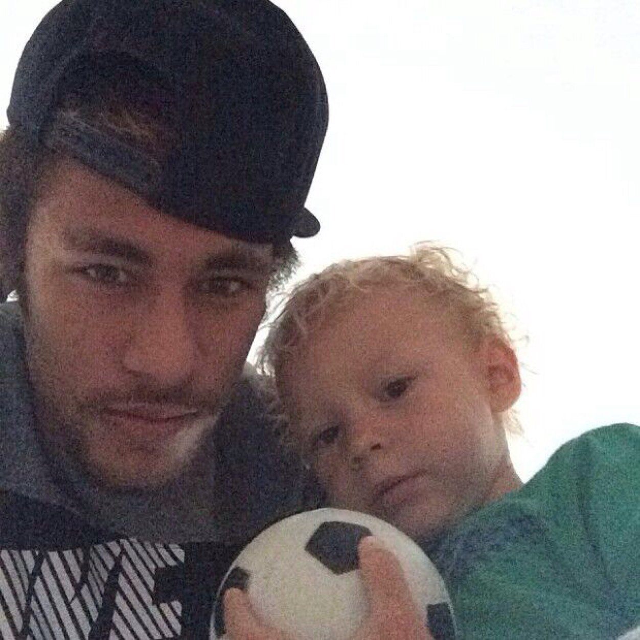 Se tua vida depender do meu amor,viverás além da vida,pois eu te amo além do amor. Neymar Júnior ❤️ 05.02.1992