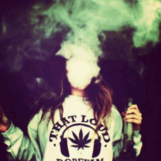 OnlyABrokenGirl's profile picture. Las voces que hay en mi cabeza me están matando