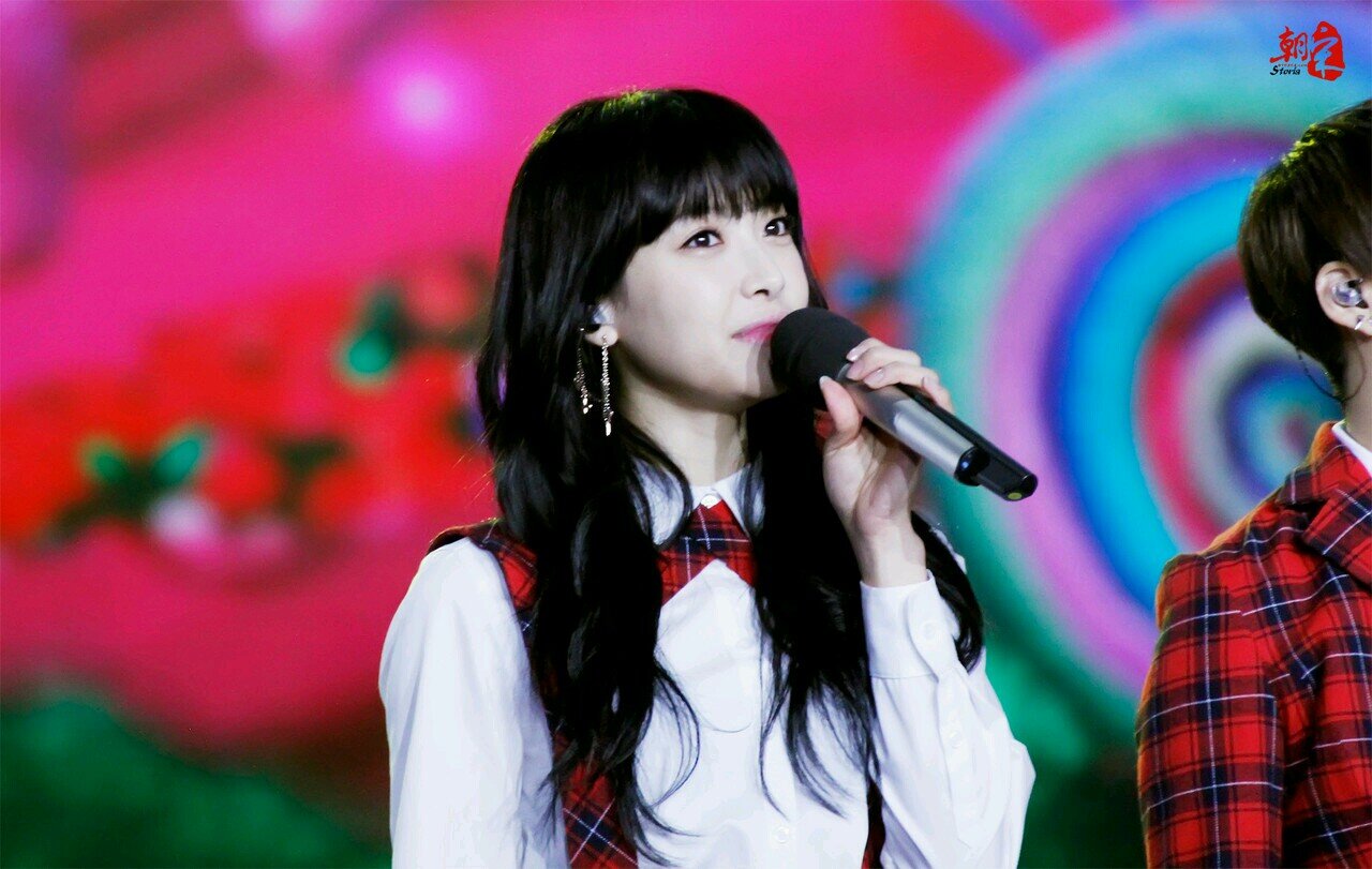f(x)'s song qian. tiffany is my wifey i luv jessica, dapoop, fany, krystal and taengoo e w e