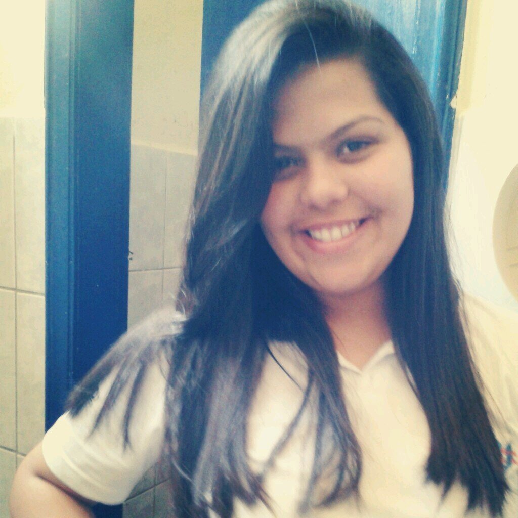 Bárbara, 16 anos . instagram  : BabiAlbino ; Facebook : Bárbara Albino   ;  DEUS (L)