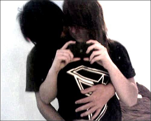 ShawnsMisses's profile picture. Hey there, I'm Emily :) I'm Eighteeen, my relationship status is complicated just like my life at the moment and my favourite colour is green! :D