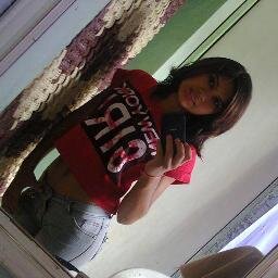 Só uma garota legal e bonita , simpatica ,lokinha. Diverdida ,e tbm amiga ! Só tipo meia maria tizadinha kkk s2