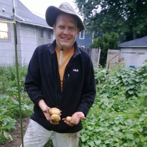 Foodie, animal handler & lover, dog dad, grower of things, WSJ reader,