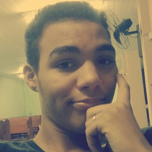 Pra que ler isso?  Não é mais fácil me  seguir logo?   Dai você me conhece  pelos meus posts!   Não se preocupe, sempre estarei twittando! :p