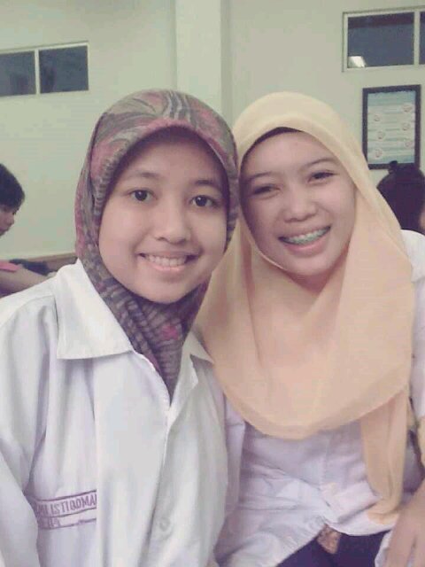 Dentistry student of UPDM(B)'12. Berdirilah seperti tidak ada beban dipundak . Sekalipun Beban itu Berat :)