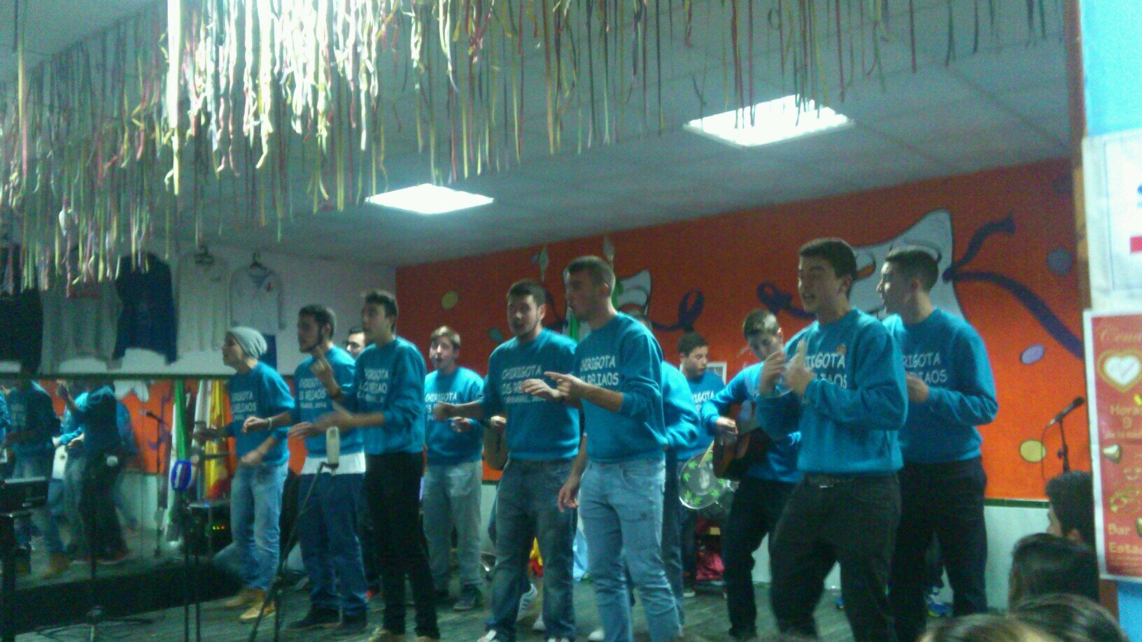 Disfrutando del carnaval....Chirigota Juvenil 2014 Los Reliaos. Las Cabezas de San Juan - Sevilla