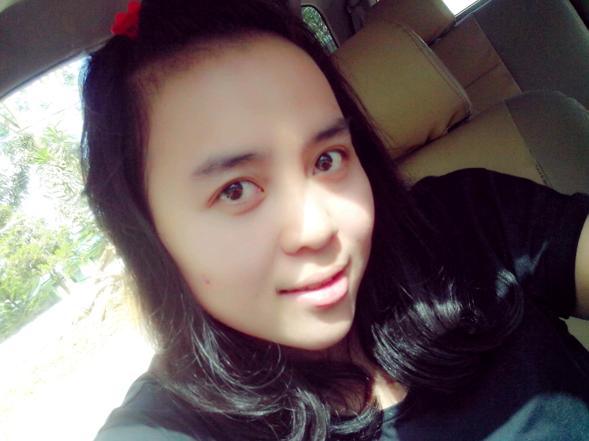 Simply woman n' love to make people in arround me happy and feel comfort...
