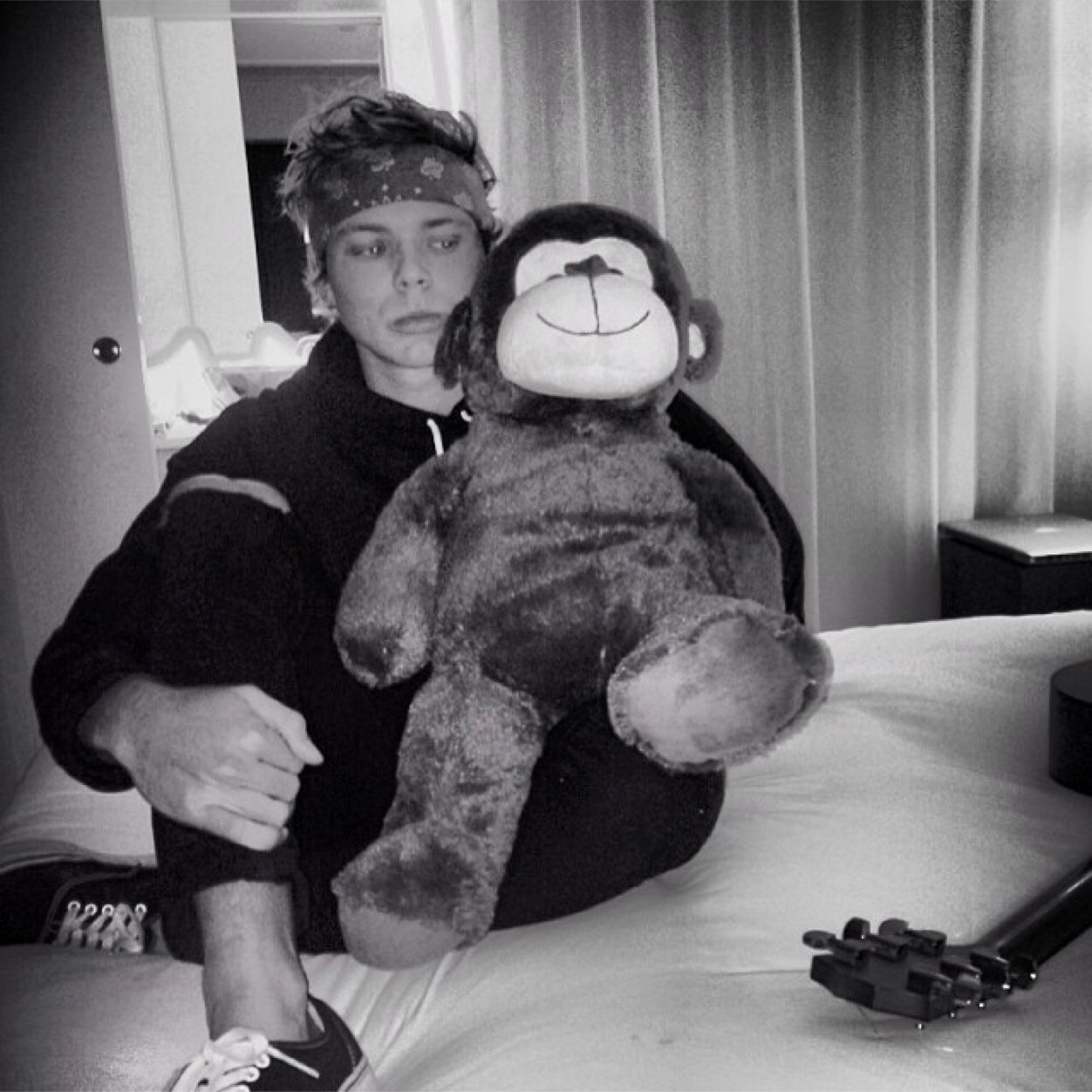 if you're not Luke Hemmings, Calum Hood, Ashton Irwin or Michael Clifford I dont want to talk to you