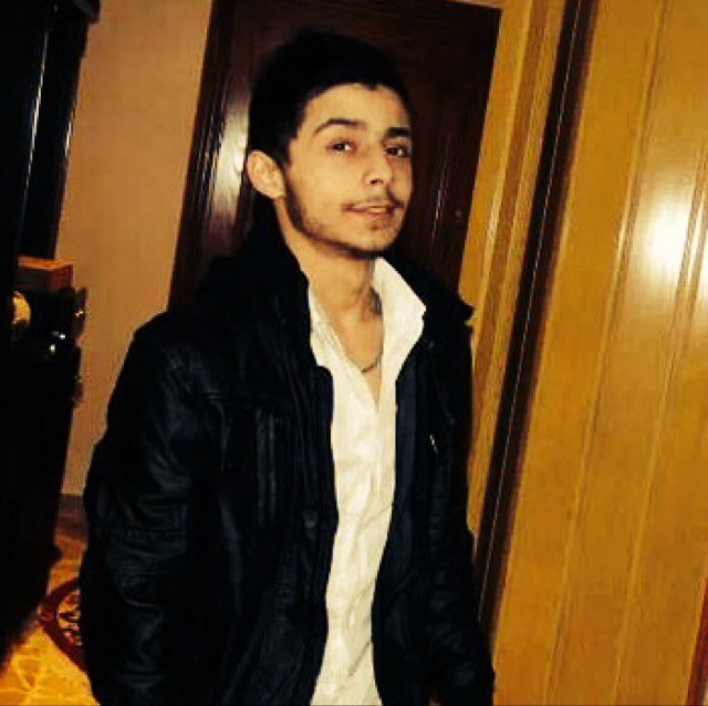 آنَـآ ذلكَ آلشــاب آلغَـآمِـضَـ آلَّـذ ي  لَـو عَـاشَرتَــه مِـئَـةَ عَـآمٍ لَـن  تَـعرِفوا مَـآ فِـى قَـلـبُـهَ !