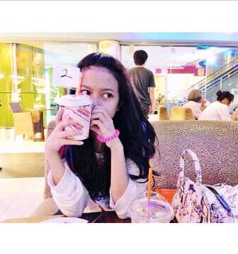 selain suka gellap gellapan aku juga suka ujan ujanan (?) udah di follow dan di resmiin jeha kok ☀