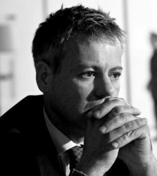 Works at Scotland Yard, likes beer. It's Greg. Not Graham. It's not my division. ((RP account, not associated with the BBC.))