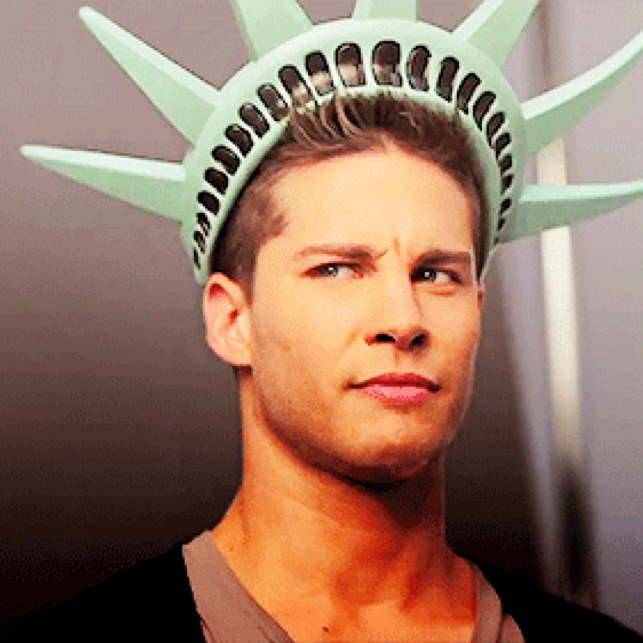 TioMasQueBueno's profile picture. Aqui para alegrarte la vista