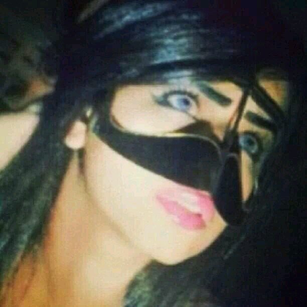 لآ يهمنيَ امرَ كلَ شخصَ يرحلَ عنَ حيآآتيَ كلَ مآآ يهمنيَ انَ لآ اكونَ المخطئَ بحقه