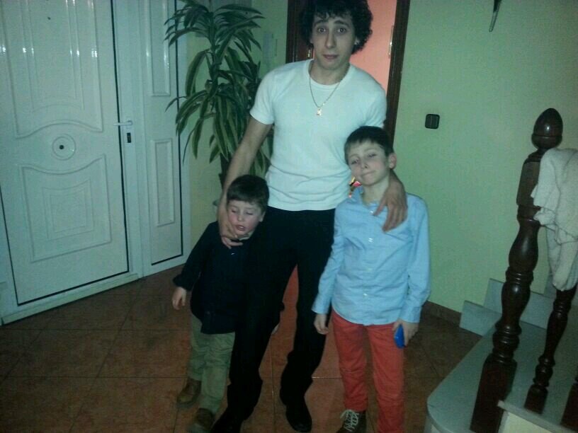 alexigc17's profile picture. la violencia no lleva a ningun sitio pero si t meto una hostia te pongo a andar---bruce lee