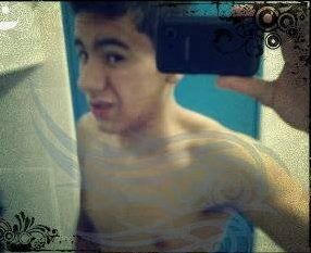 Amo muito Jogar Bola . E Amo Deus . E One Directioner .