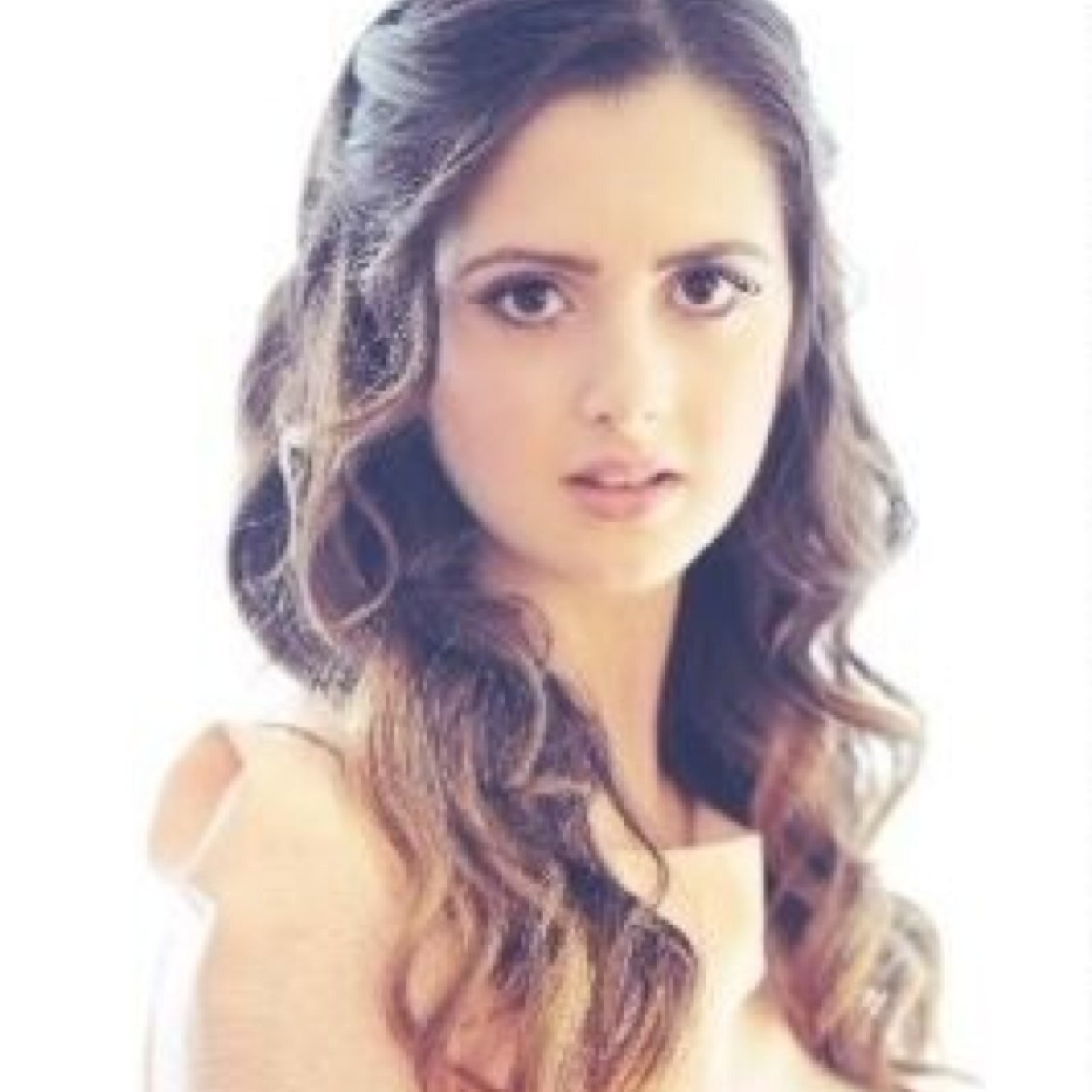 WonderfulMarano's profile picture. Hey, I'm Laura Marano. I like to sing, act and play a little piano. See me as 'Ally' on Disney's hit TV show 'Austin&Ally' :D {RP}