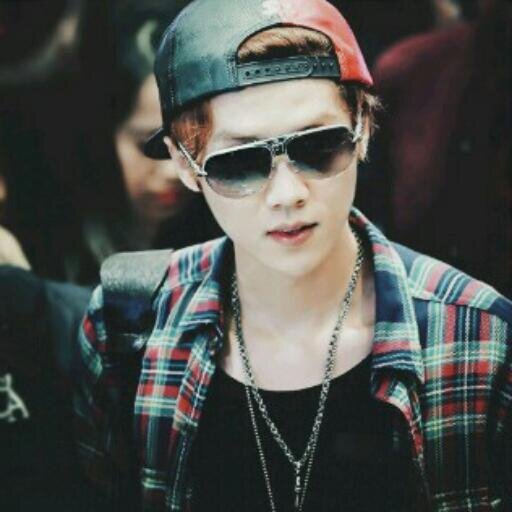pokoknya gue ganteng. #sukasuka :-)