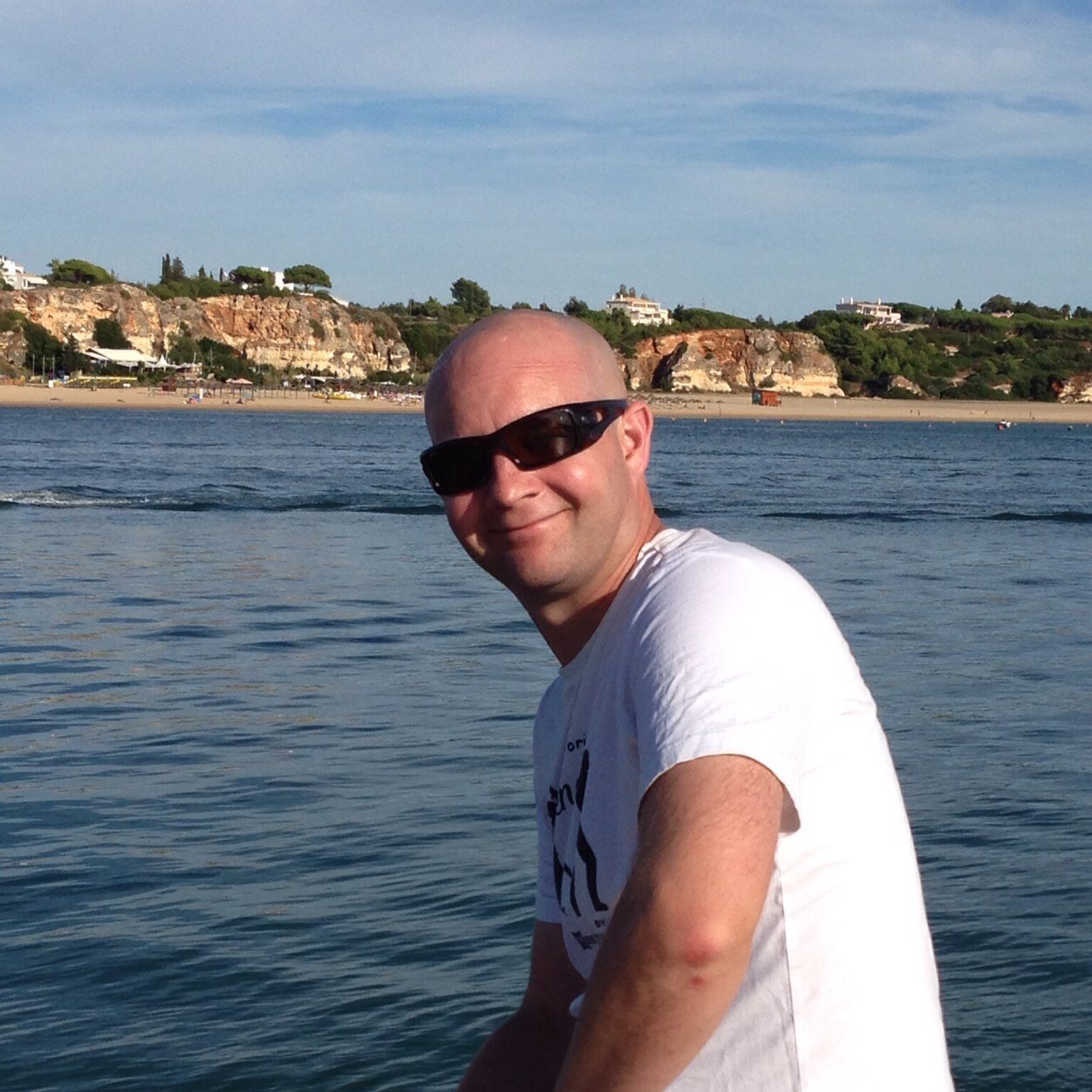 AgentBigDave's profile picture. Here to enjoy, not endure.  Music lover, serial gig goer, sometime runner and gym enthusiast.  Dad to Louis the lunatic Westie dog.