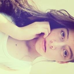 Oii gente,14 anos,brasileira,Pernambucana,amo pop e Rock e sou muito fã da One direction (em especial do Harry) ,adoooro música e sou directioner.