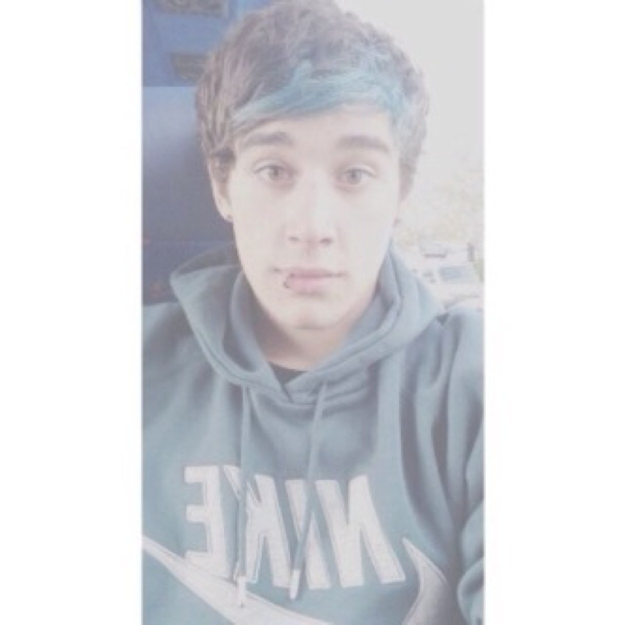 Aim for the stars even if dogs are gonna bark. janos | 5/5 | paramore | Emna ily ♡
