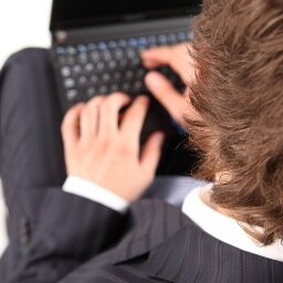 Tous les jours des dizaines d'offres d'emplois en France dans le domaine de l'informatique, des télécoms, et des nouvelles technologies ! ;)