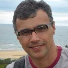 Niteroiense, torcedor da Viradouro e do Fluminense, tem 6 cães e é um eterno apaixonado por novelas e filmes, além de ser redator-chefe da Minha Novela