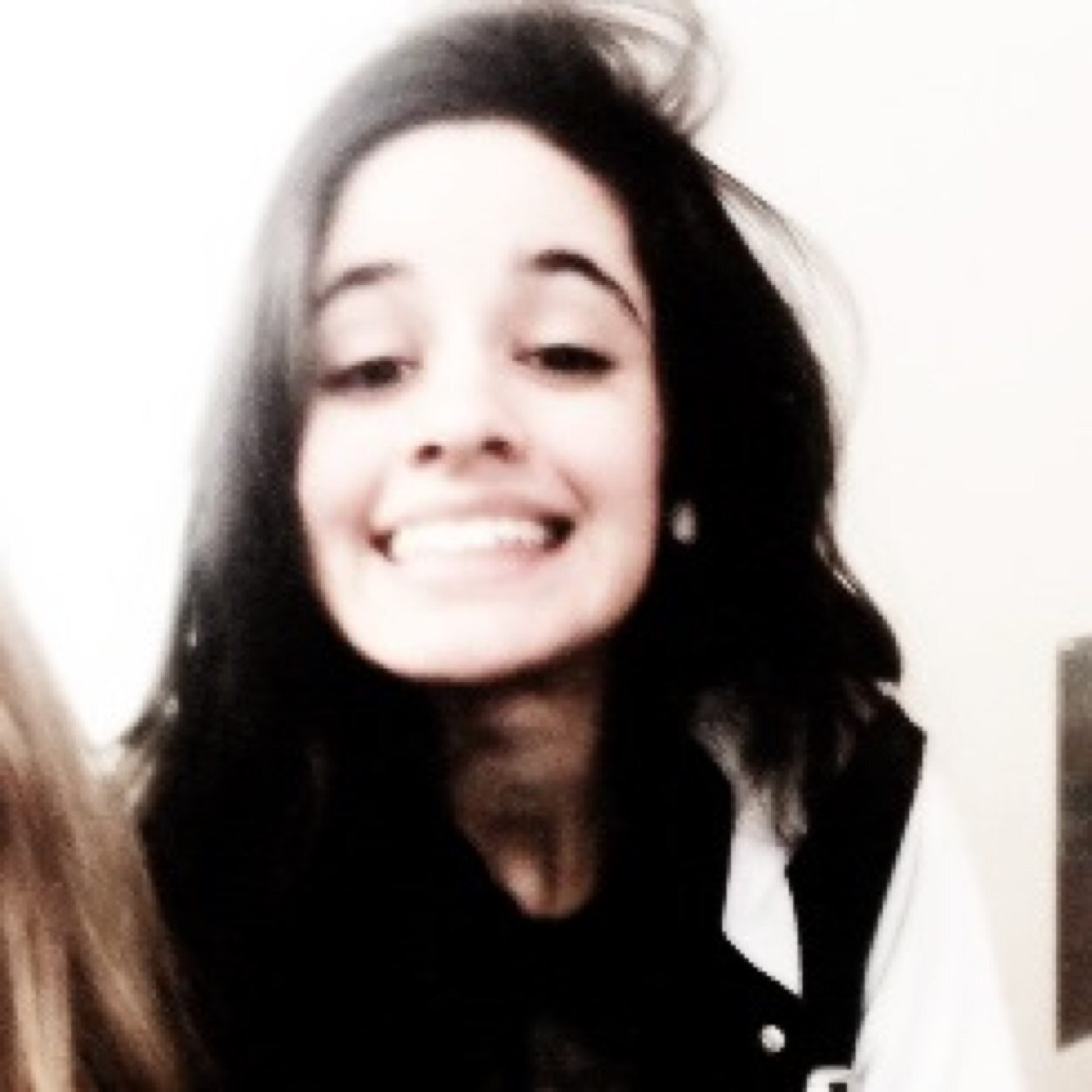 free follow bc ily pls pls follow @teencabello id appreciate ilysm :)