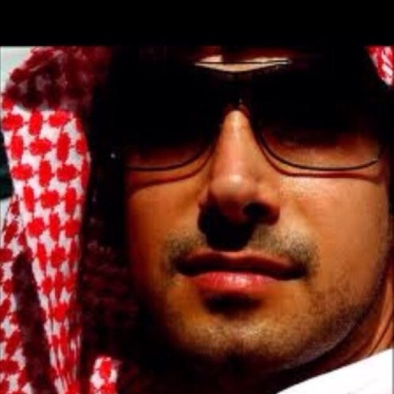 تعامل بافضل خلق لمن يستحق ولمن لا يستحق فانت تسعي لبيت في الجنة لا لبيت في كل قلب