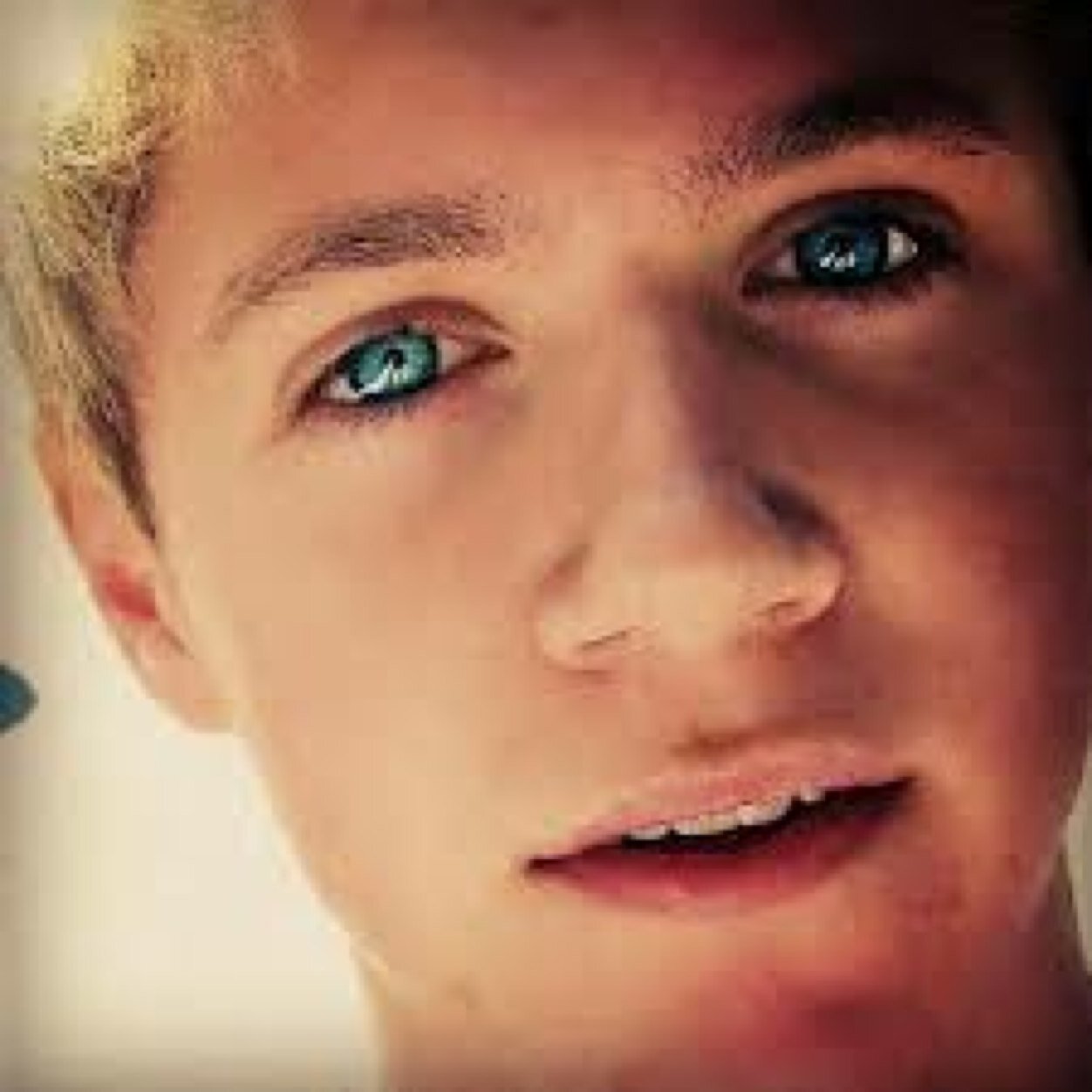 Go confadentily in the direction of your dreams !!!!! Its bella im 16 and i love you all stay strong