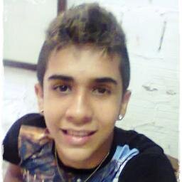 amo capoeira,comida preferida lasanha,:3,solteiro,16 anos..gosto de estudar e é isso aii.. :3