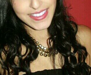 MariJuanolas's profile picture. Periodista. 
Una hija de puta con sentimientos