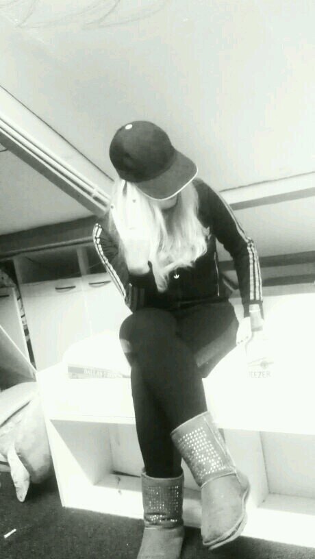 Amber Margaretha ~ Blondie ~ 14 ~ Sg Newton ~ Singing Is My Life .