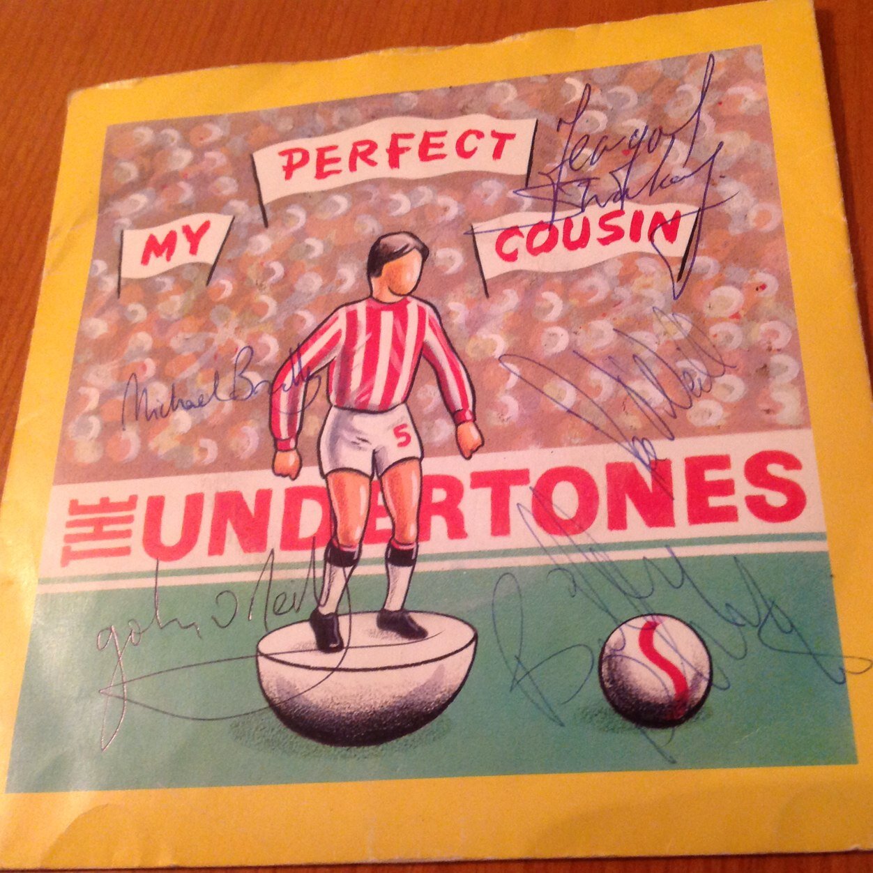 Sports fan passionate about Football and Cricket. MUFC, Altrincham FC and Warwickshire CCC. Music love Punk, Alternative, Indie and Alt Country.