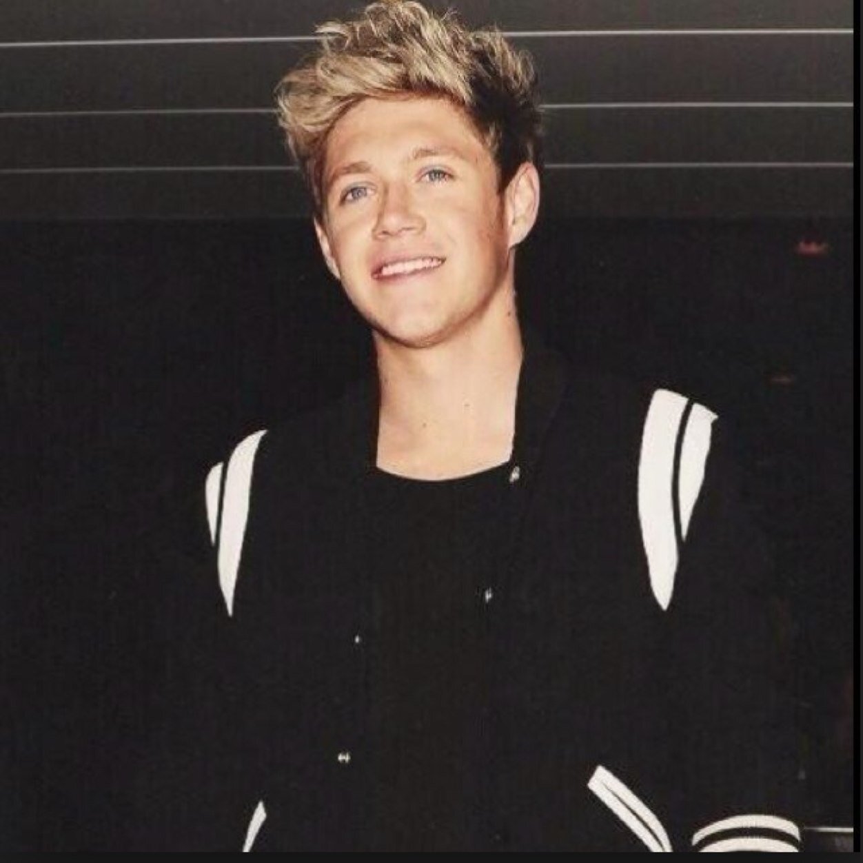 ⭐⭐⭐️ One Direction, Taylor Swift and The Vamps ⭐⭐⭐️. I I follow back... ALWAYS ⬅ Just Ask