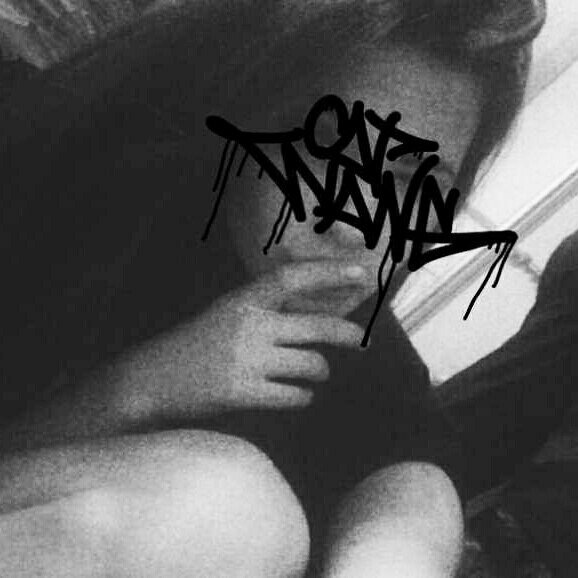 Karina_Siuiva's profile picture. As much as I want to, only happens in movies, books and others.