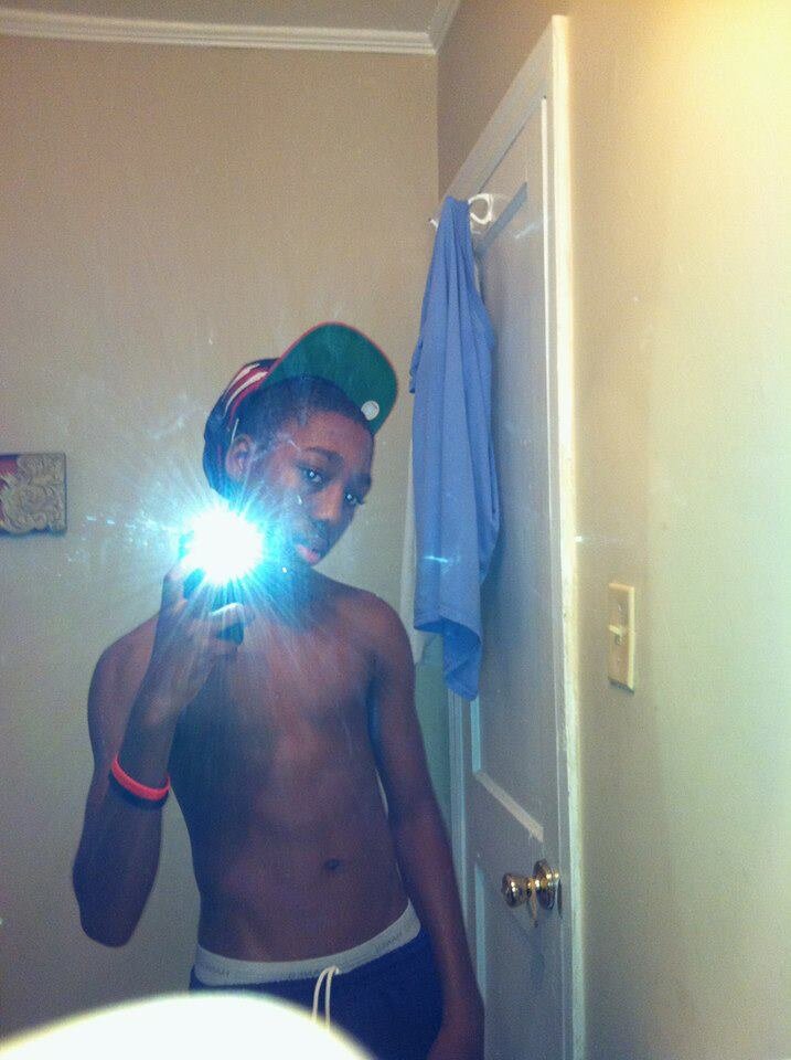 U CAN HAVE YO T-H-O-E CAUSE SHE A THOTY