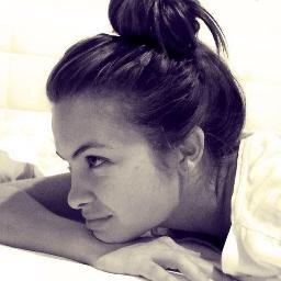 Twitter para divulgar a atriz e cantora Lua Blanco. Follow!