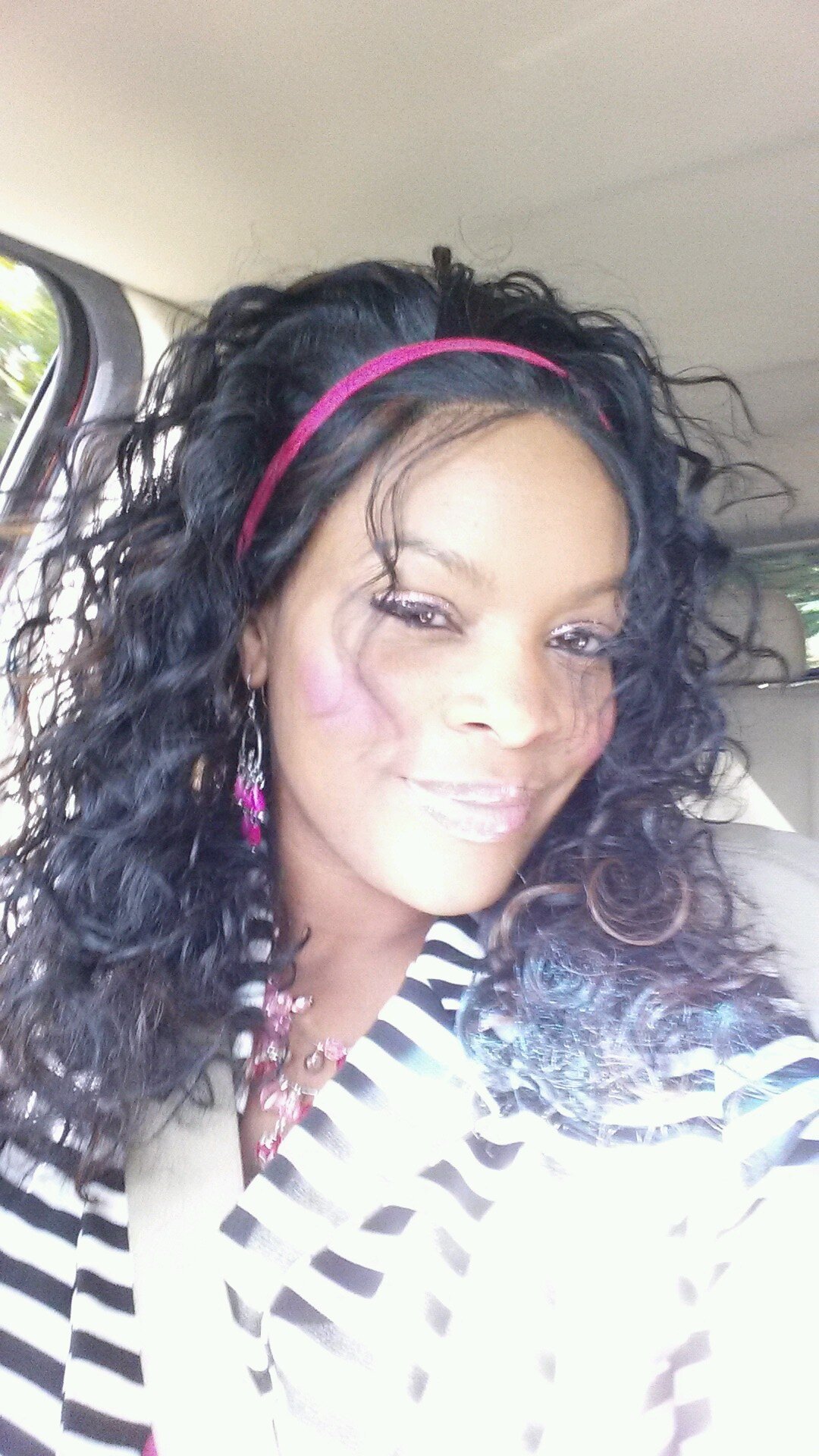 Christian, mother of 3, singer, dancer, inspirationalist, sister, aunt, & friend 2 many. I luv 2 laff & act a fool. Shoes r my passion but God is my everything!